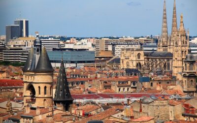 Vues de Bordeaux : la tour Pey-Berland et la flèche Saint-Michel