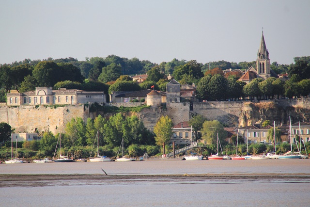 Vue depuis la presqu'île d'Ambès
