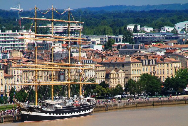 Bordeaux, port de la Lune